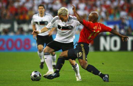 2008年欧洲杯决赛：西班牙的辉煌和德国的挫败