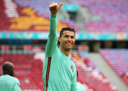 C罗：葡萄牙足球的璀璨星辰与欧洲杯的传奇